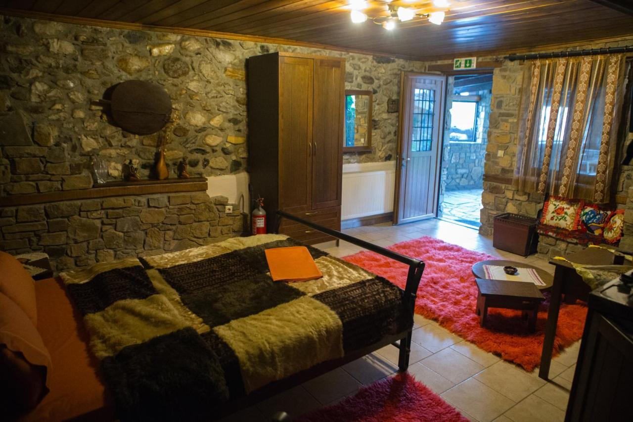 Apartamento Spitiko Káto Loutrákion Exterior foto